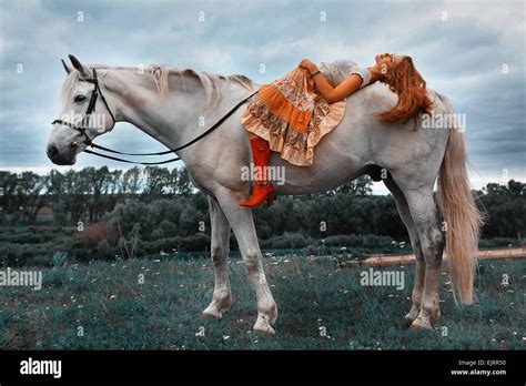 sex mit einem pferd|The Woman Who Married A Horse: intime Fotos der Liebe。